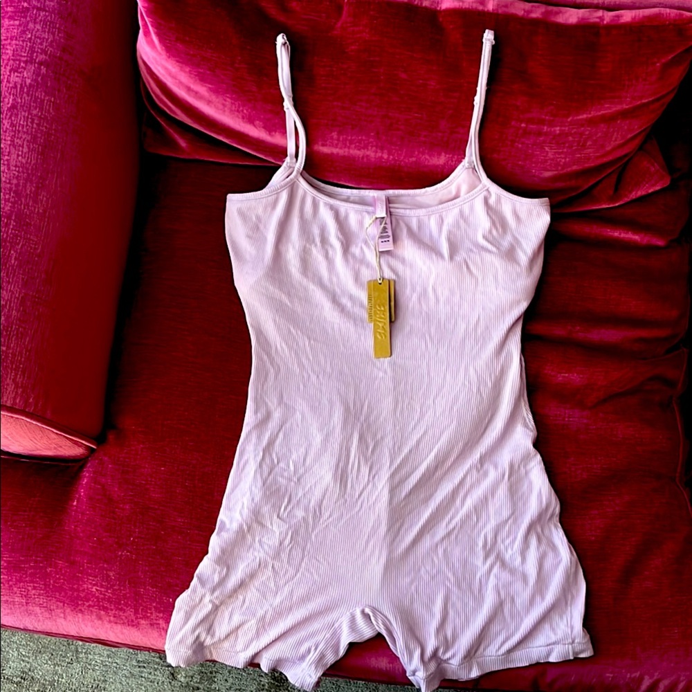 Skims Soft Lounge Scoop Onesie (Medium) Sugar Plum NWT
